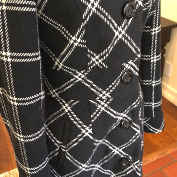 Coat - Picture 3 of 4